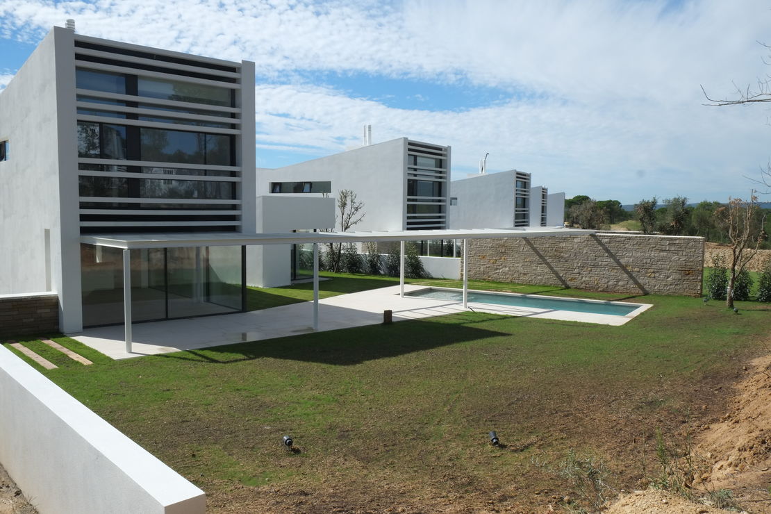 Set of 8 single family homes in a row in Caldes de Malavella