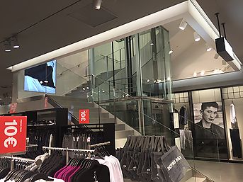 H&amp;M Store - Works elevator and scale communication between plants - Girona