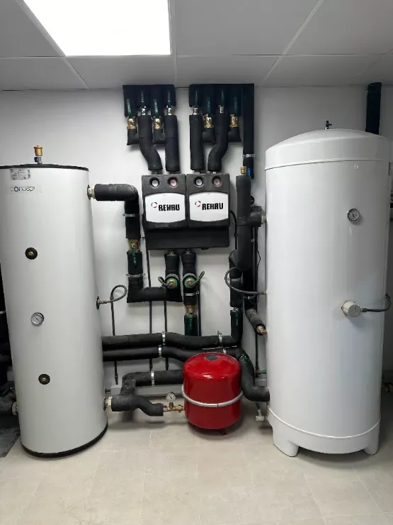 Projecte executiu d'instal·lacions integral en un habitatge unifamiliar i direcció d'obra. Programació domòtica de tots els equips dissenyats i prescrits en projecte